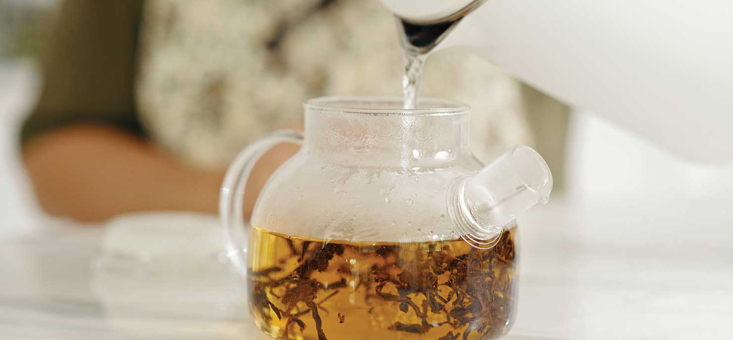 Tea brewing in glass pot