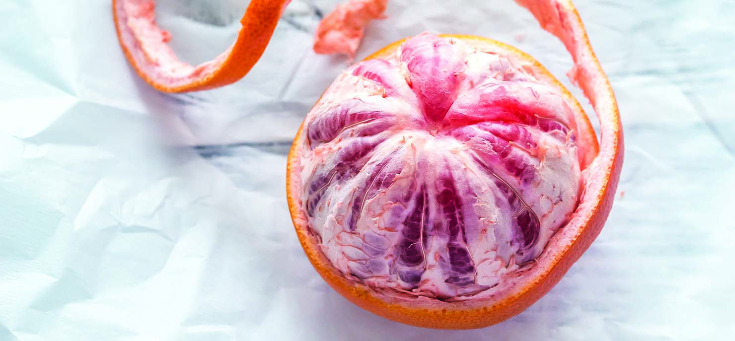 Extracting phenolic compounds and sugars from grapefruit peel