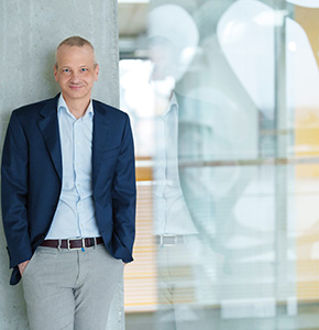 /-/media/images/news/2025/10/markus_kamieth_listing.ashx?h=300&w=290&hash=1A37768AAC102ADB6C77D990F08EA889